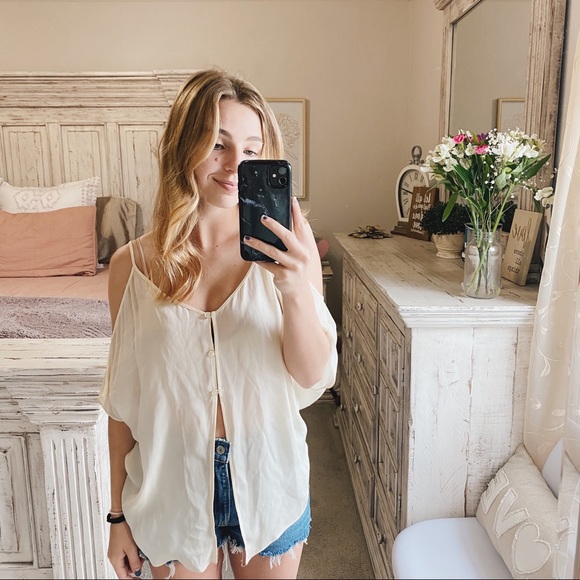 Haute Hippie Tops - HAUTE HIPPIE IVORY BUTTON UP COLD SHOULDER BLOUSE